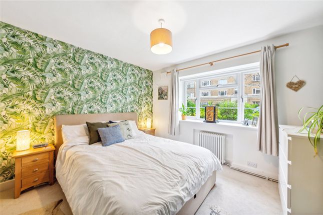 Flat for sale in Streatham Court, Streatham High Road