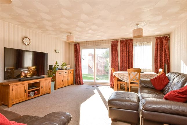 Claston Close, Dartford photo 2