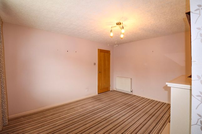 38 Woodley Court, Cargenbridge, Dumfries photo 4