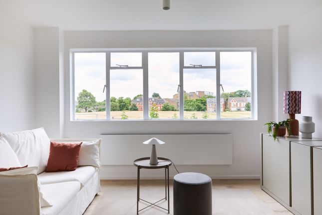 Thumbnail Flat for sale in Pullman Court XIV, Streatham Hill, London