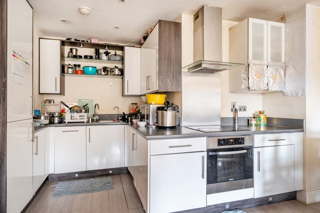 Flat 35, Kestrel Court, 4, Heron Way, Maidenhead photo 2