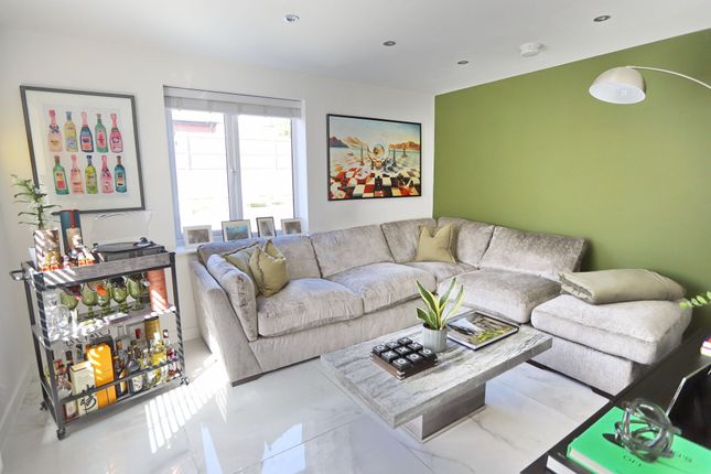 1 Greenside Avenue, Manchester photo 4