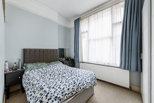 Ground Floor flat, 70 Comeragh Road, Greater London photo 4