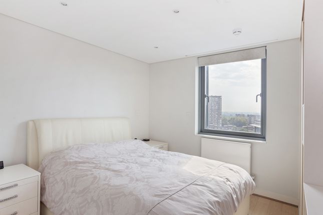 Flat for sale in Merchant Square East, London