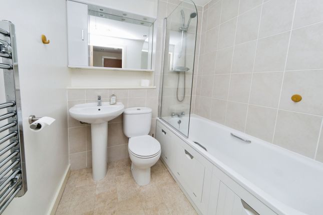 Flat for sale in Queens Road, Chester, Cheshire