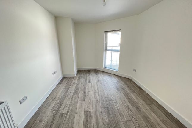 61 The Balbirs, Portswood Road, Southampton photo 3