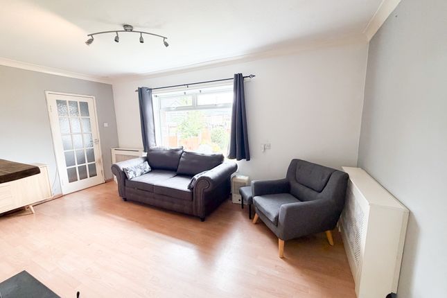 31, Horsley Grove, Stoke-on-Trent photo 4