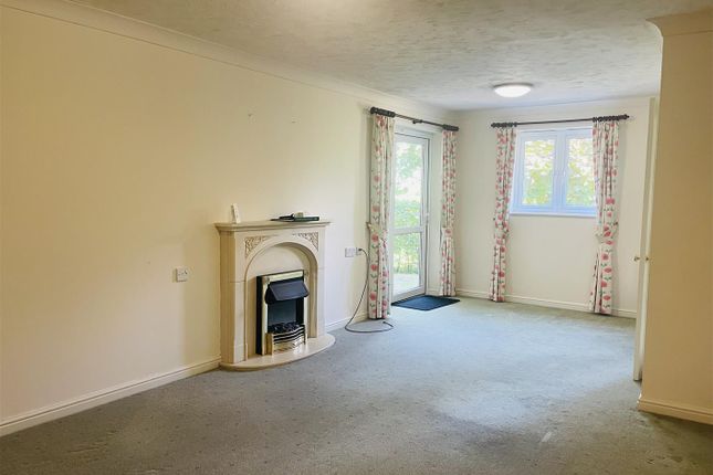 5, Minster Court, Axminster photo 3