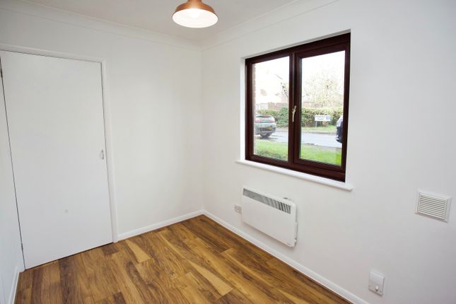 Flat for sale in Sutherlands Way, Chandler's Ford, Eastleigh, Hampshire