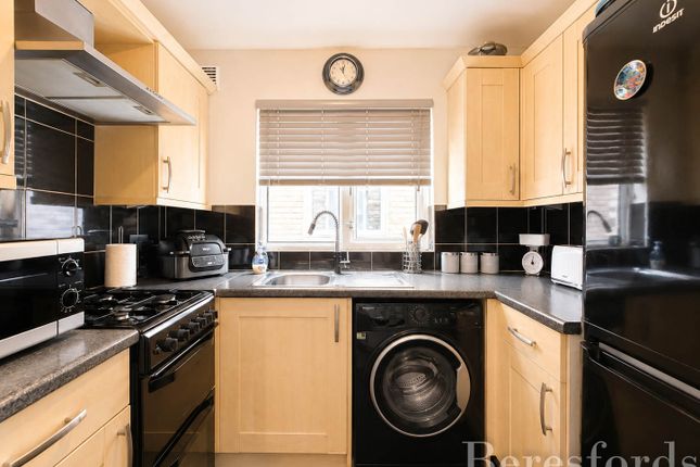 64, Sarre Avenue, Hornchurch photo 3