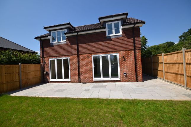 1a, Somerset Fields, Farnham photo 3