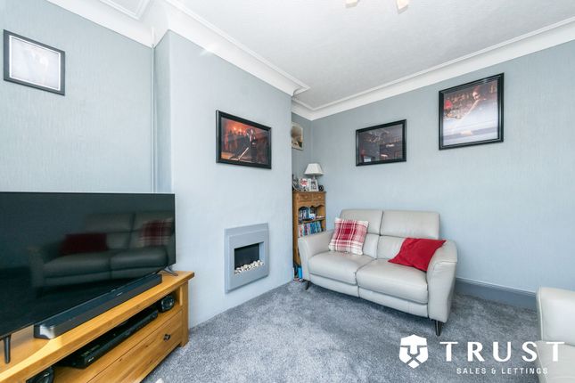 11 Langdale Road, Dewsbury photo 4