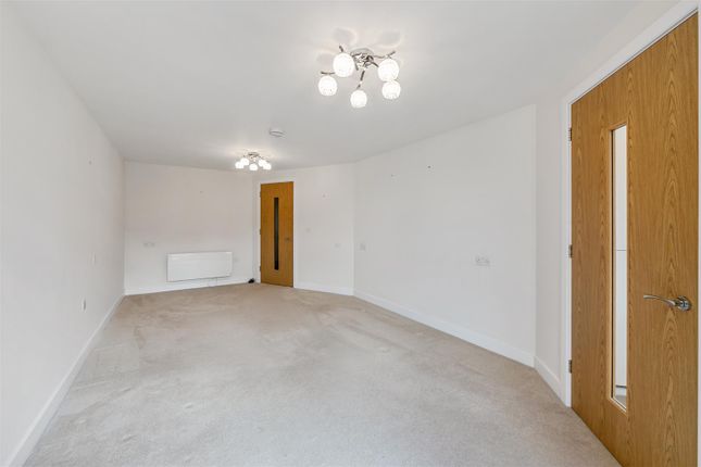 Flat for sale in The Moors, Thatcham