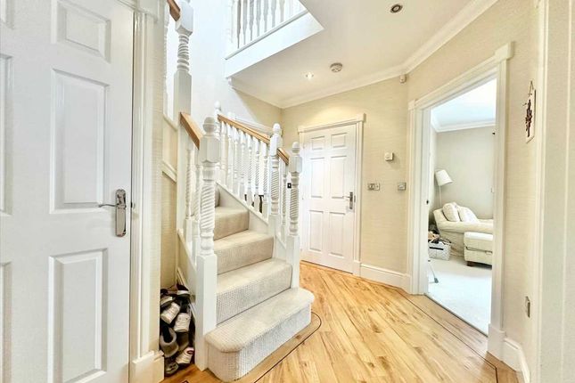 3, Roe Gardens, Nottingham photo 3
