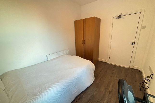 Room 1, 341A Aigburth Road, Liverpool photo 4