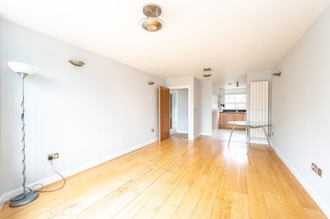 Flat for sale in Florfield Passage, Hackney