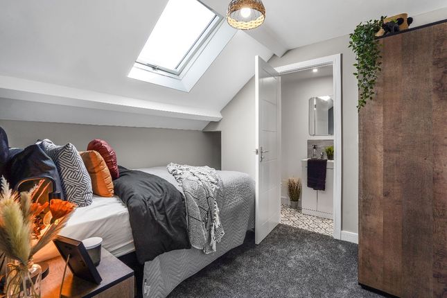 Room to rent in University Street, Castleford