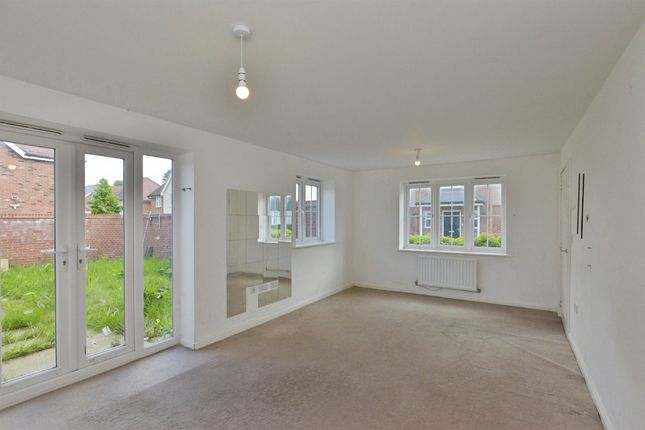10, Limousin Avenue, Milton Keynes photo 4