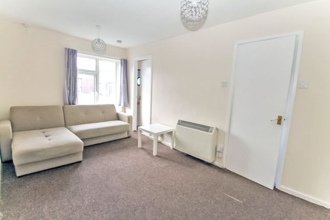 12, Exeter Drive, West Yorkshire photo 3