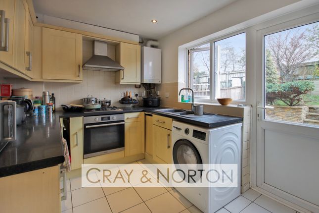 106, Kelvin Gardens, Croydon photo 4