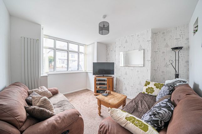 17 The Crescent, Andover photo 3