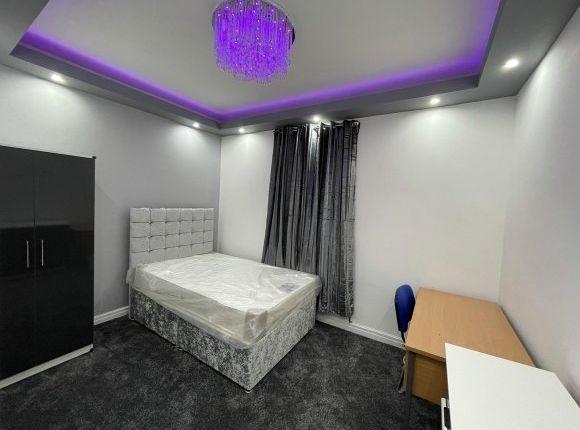 Bedroom Photo 2