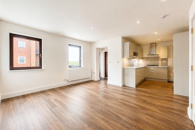 102, 102 Fleet Road, Fleet photo 3