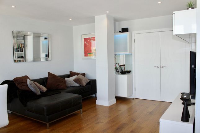 Flat for sale in High Street, Mariner House
