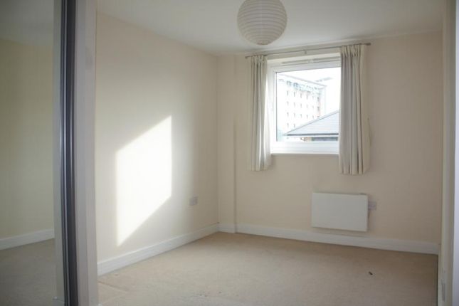 19, Regents Court, Woking photo 3