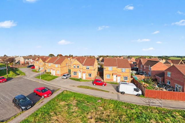 2-bed house on 35, Thornroyd Drive, Bradford, £150,000