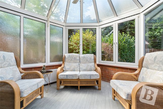 17, Brookdale Close, Upminster photo 4