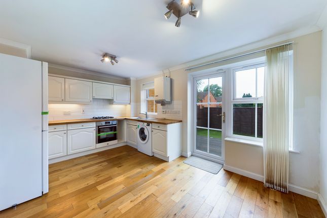 56, Milborne Road, Crawley photo 4