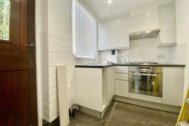 3 Franklin Cottages, Green Lane, Greater London photo 5