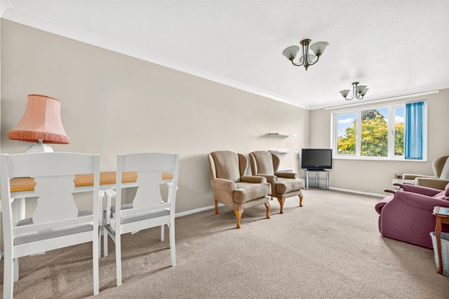 22, Limewood Court, Ilford photo 4