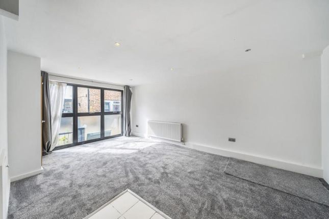 2 Sterling Rose Mews 56B, High Street, Northwood photo 5