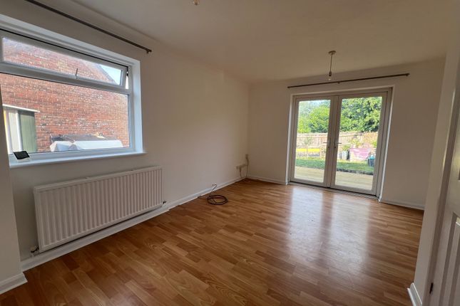 30, Batt Furlong, AYLESBURY photo 2