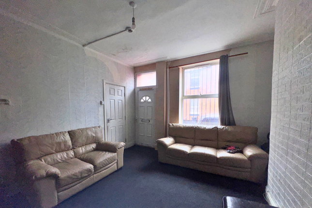 3 Recreation Crescent, Leeds photo 2