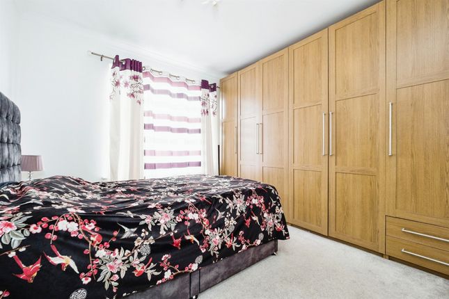 End terrace house for sale in Stanley Road, Hornchurch