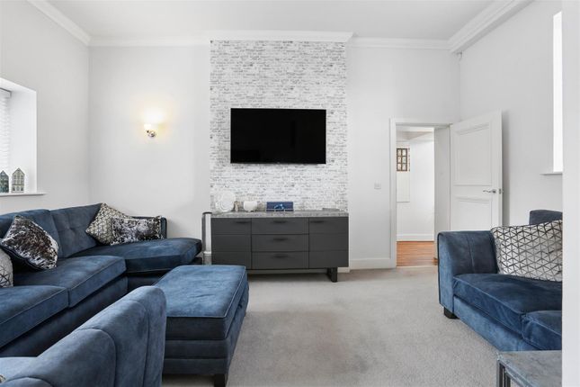 Flat 1 Shaw House, Elizabeth Drive, Banstead photo 2