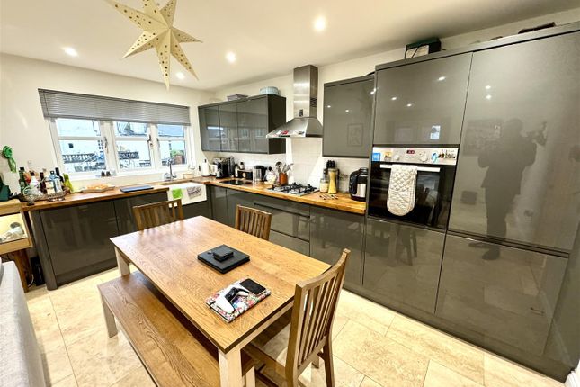 5 Florence Gardens, Chepstow photo 3