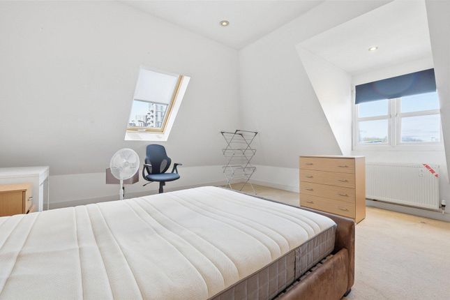 Flat 11 Ardennes House, 118, Victoria Dock Road, London photo 4