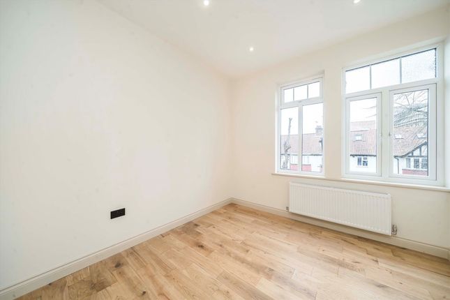Flat 3, 46, Avenue Gardens, London photo 3