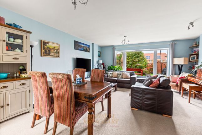 Waterfall Crescent, Crawley photo 3