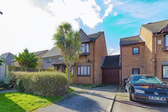 Link-detached house for sale in Flag Close, Shirley, Croydon