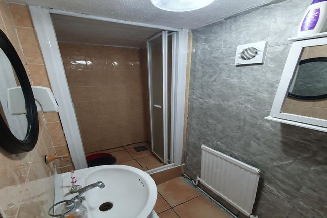 22, Nicholes Road, Hounslow photo 5
