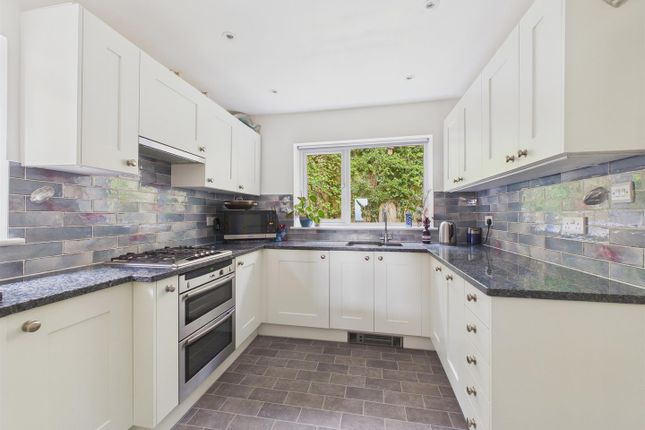 20, Benbow Close, Malvern photo 3