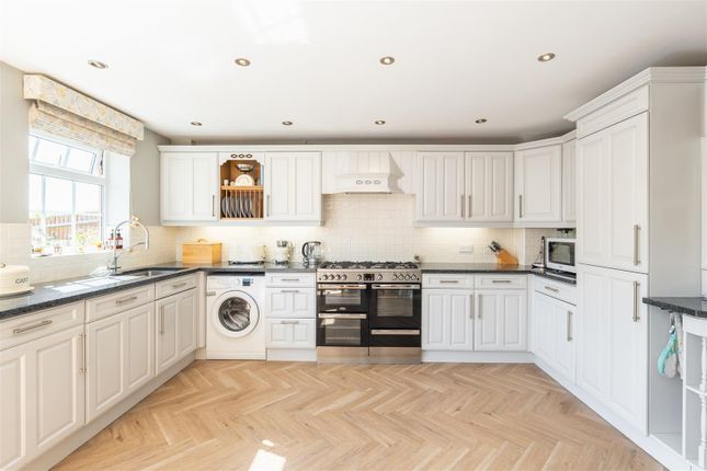 Kitchen-2.Jpg