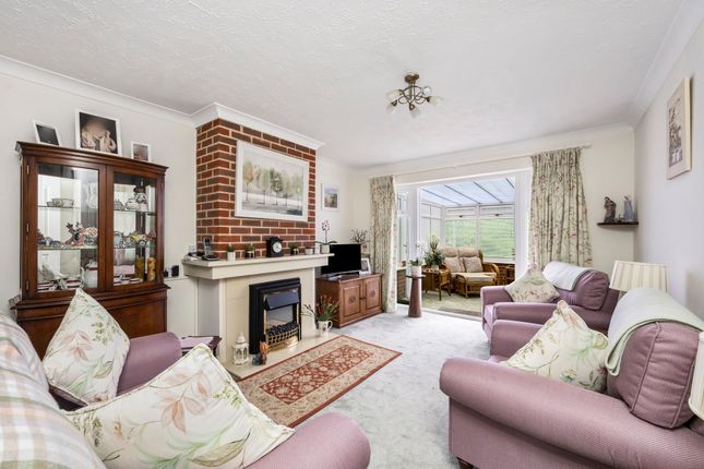 1 Reed Close, Pulborough photo 2