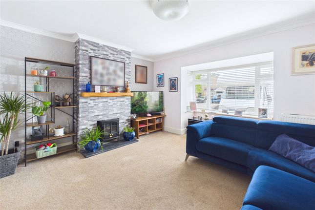 14, Seaton Close, Swindon photo 3