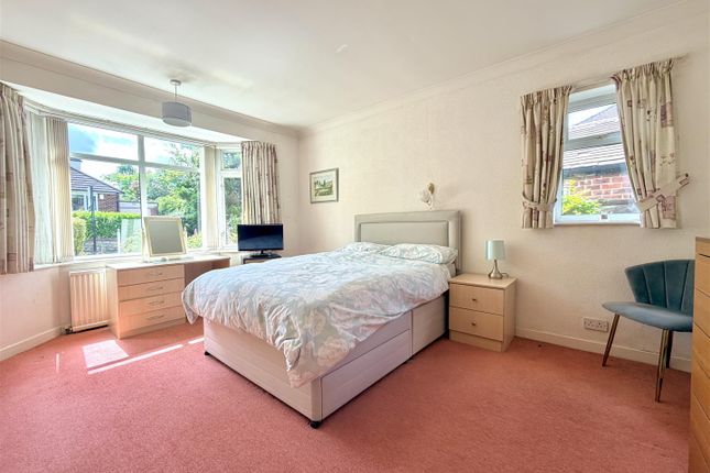 5, High Elm Drive, Altrincham photo 3